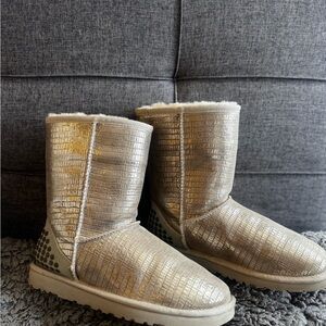 UGG Classic Short Lizard Mettalic Silver with Studded Heel- Women size 7